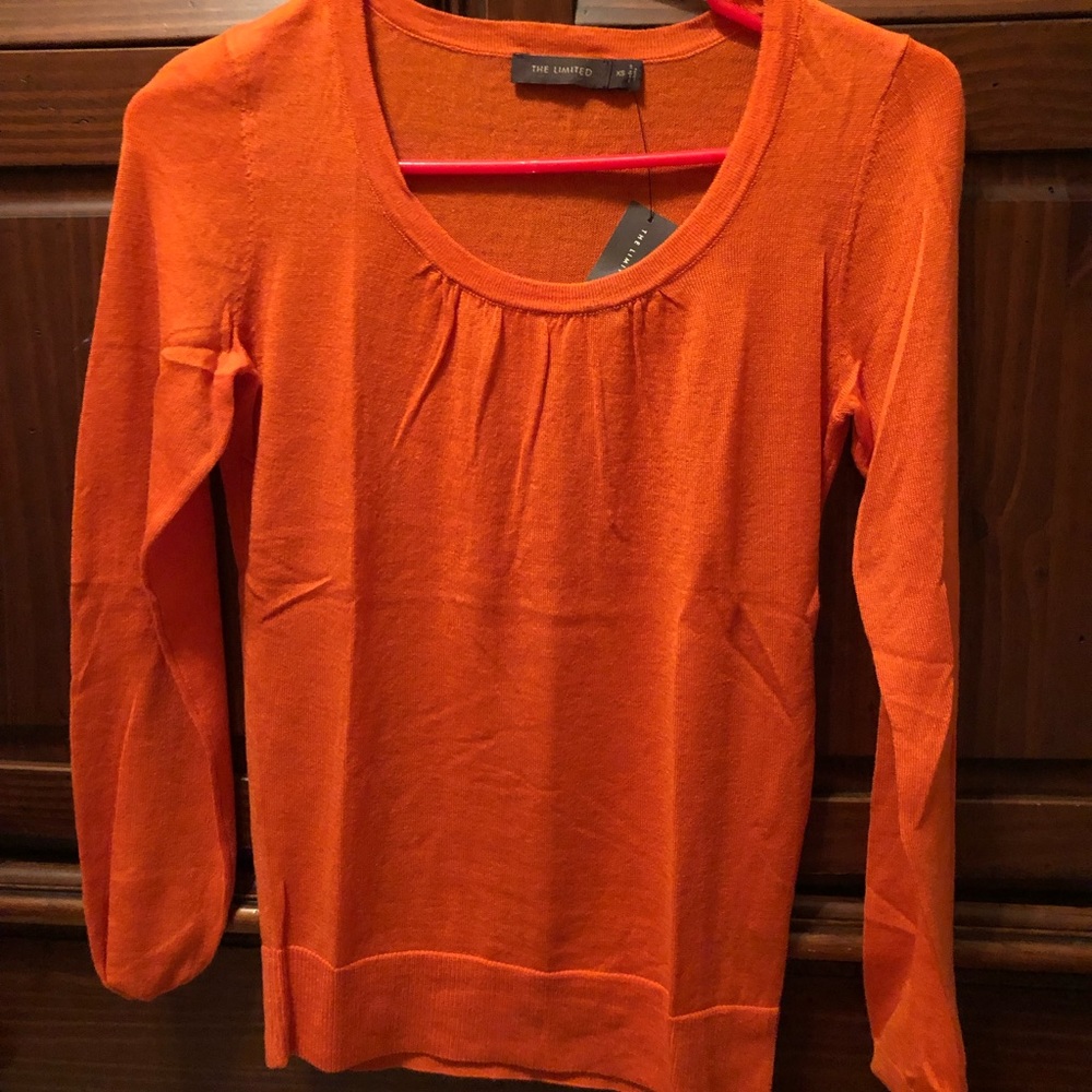 Limited orange light weight sweater XS